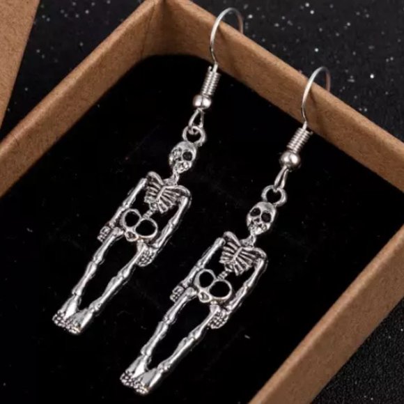 Brand new cute Halloween dangle spooky season skeleton earrings - Picture 2 of 3
